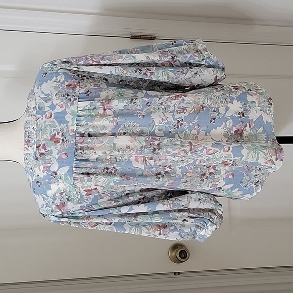 Rose + Olive Size M Muted Blue, Pink, Burgundy & White Floral Tie Front Blouse - Picture 4 of 11